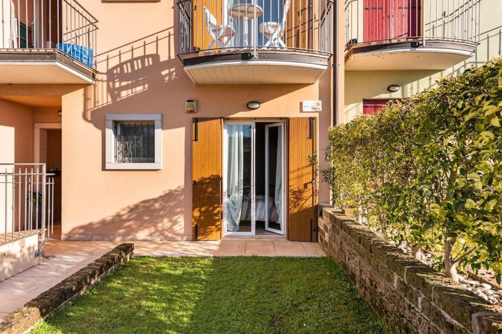 Oliva Apartment - Featuring A Private Garden And Access To A Pool Barcuzzi Экстерьер фото